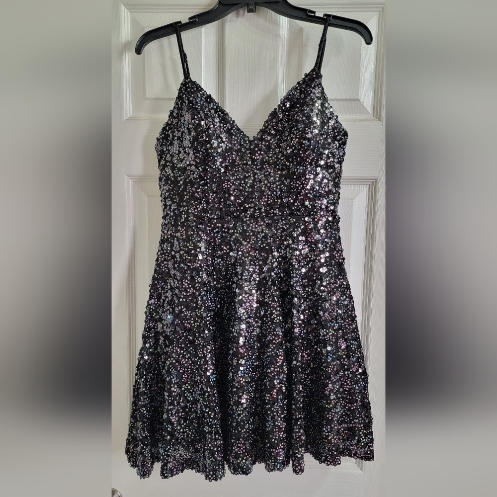 Juniors' V-Neck Fit & Flare Black with Sequin